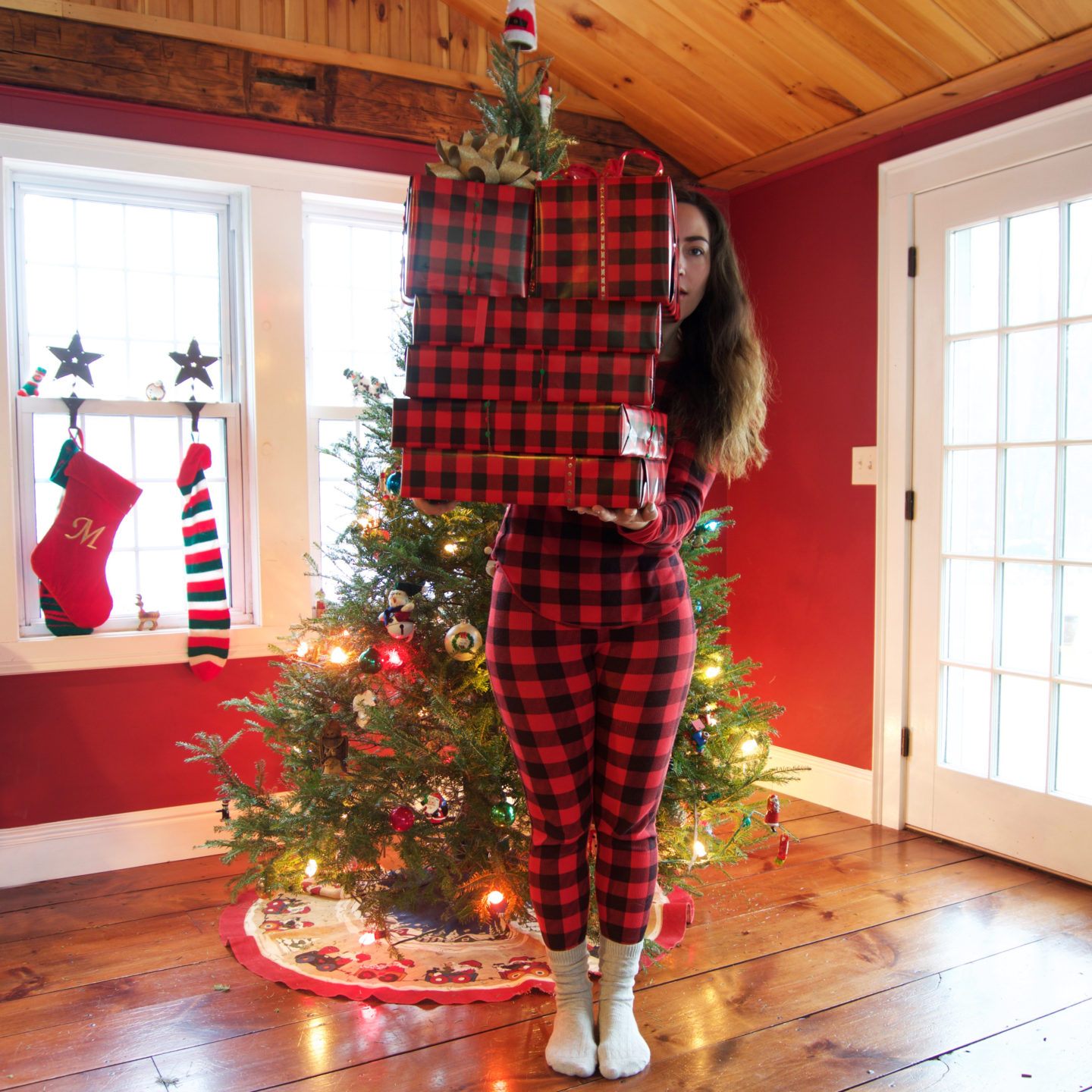 christmas-outfit-matching-plaid-pajamas-and-wrapping-paper