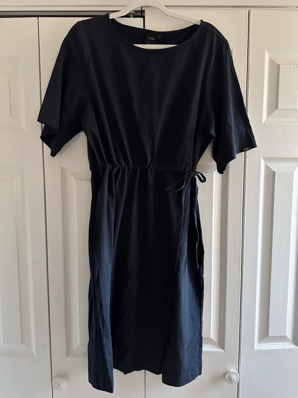 black sleeved dress