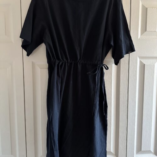 black sleeved dress