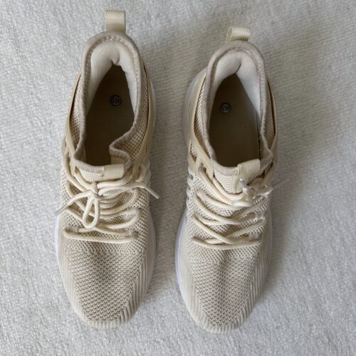 tan tennis shoes
